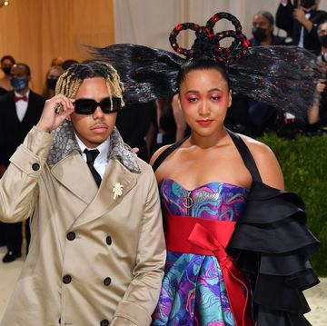 japanese tennis player naomi osaka r and us singer cordae arrive for the 2021 met gala at the metropolitan museum of art on september 13, 2021 in new york this years met gala has a distinctively youthful imprint, hosted by singer billie eilish, actor timothee chalamet, poet amanda gorman and tennis star naomi osaka, none of them older than 25 the 2021 theme is in america a lexicon of fashion photo by angela weiss afp photo by angela weissafp via getty images
