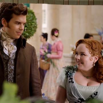 bridgerton l to r luke newton as colin bridgerton, nicola coughlan as penelope featherington in episode 10 of bridgerton cr courtesy of netflix © 2023